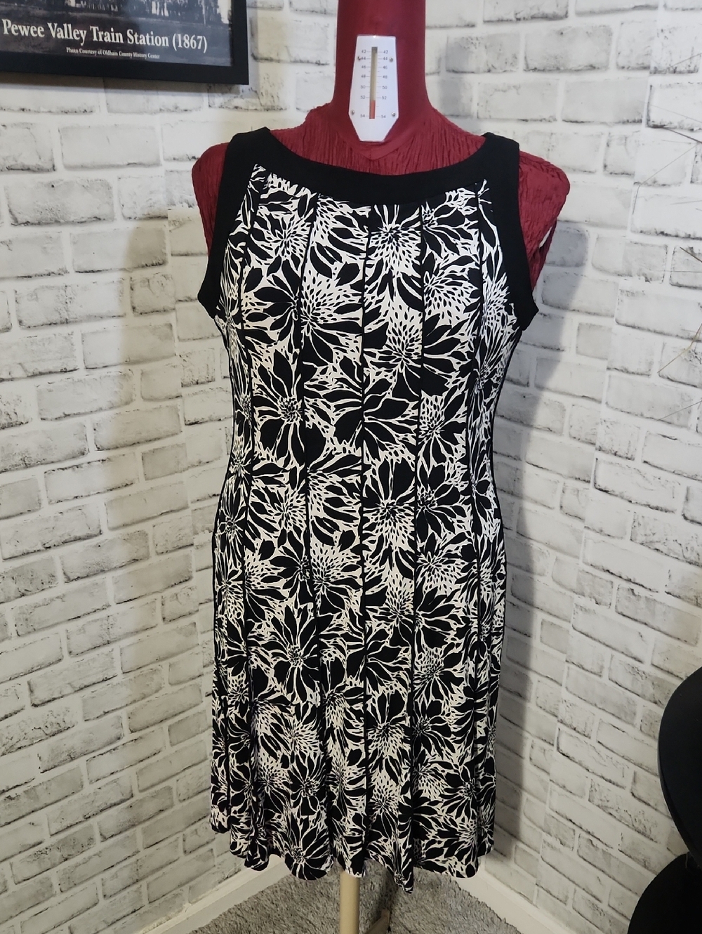 Perceptions Black & White Floral Midi Dress SZ 18